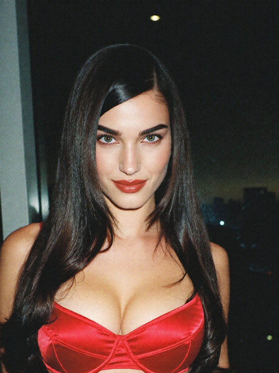 Ava, 26