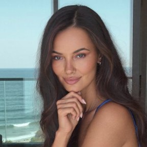 Catalina, 29, a brunette Colombian woman