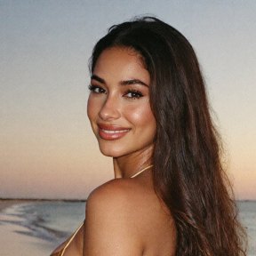 Daniela, 26, a brunette Latina woman
