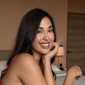 Emi, 36, a dark-haired Japanese woman