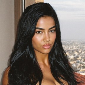 Valeria, 26, a dark-haired Mexican woman